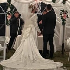 I want to sell my beautiful antique wedding gown from 1995